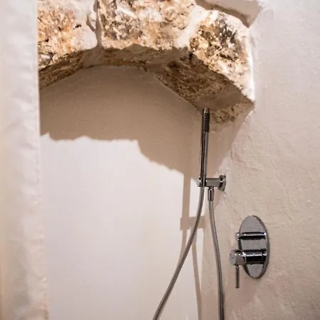Trullo Evo Con Piscina Privata * オストゥーニ